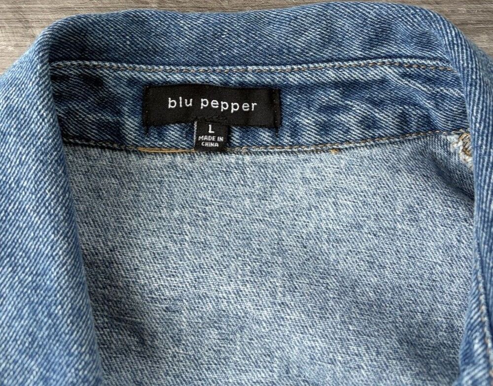 Blu Pepper Women’s Oversized Denim Shacket Shirt Jacket Blue Button Front Size L - Picture 3 of 6